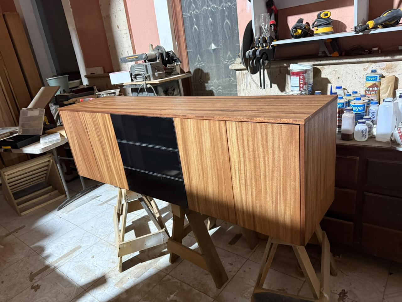 Mueble de madera